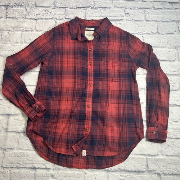 American Eagle Outfitters Red and Black Plaid Shirt. Boyfriend Fit. Size Small. - Picture 1 of 9